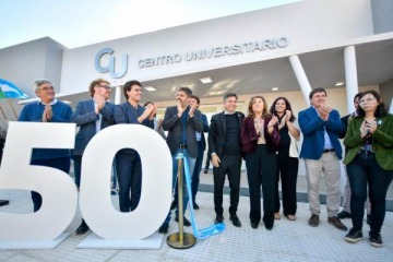 Foto de Kicillof encabez� la inauguraci�n en Carlos Tejedor del centro universitario N�50 del Programa Puentes