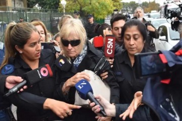 Foto de Declararon las jubiladas por el Caso Adorni: dijeron que no lo conocían y que sus hijos participaron en la venta del departamento