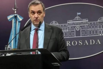 Foto de Tras el esc�ndalo, Adorni volvi� a las redes sociales: le contest� al bi�grafo de Milei y justific� las denuncias