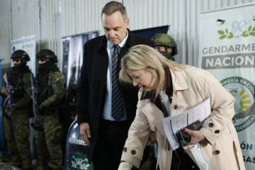 Foto de Apareci�: Adorni se muestra con Monteoliva mientras crecen las denuncias en su contra