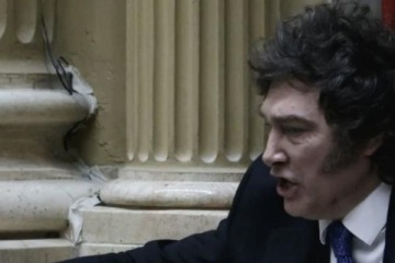 Foto de "Chorros y corruptos": los gritos de Milei contra periodistas en la exposici�n de Adorni