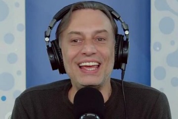 Foto de Pol�mica por el diputado libertario que se durmi� en el Congreso en plena exposici�n de Adorni: qui�n es y cu�nto cobra