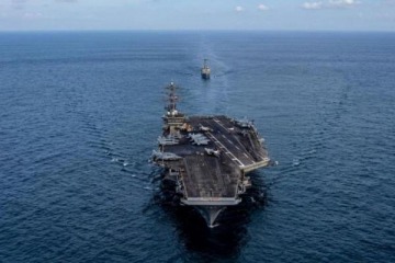 Foto de Milei visit� un portaaviones de EE.UU. frente a Mar del Plata y refuerza su giro estrat�gico hacia Washington