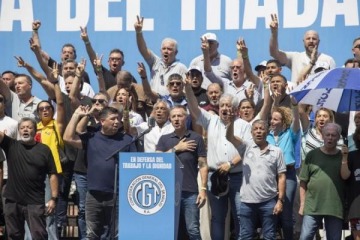 Foto de La CGT march� por el D�a del Trabajador a Plaza de Mayo y adelant� que habr� "una medida de fuerza mucho m�s fuerte"
