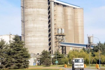 Foto de El freno de Milei a la obra p�blica ya golpea a Loma Negra: apagaron hornos y crece el miedo a despidos masivos