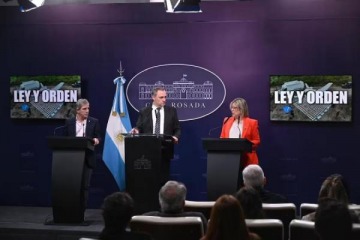 Foto de Adorni brind� una conferencia de prensa con Caputo y Monteoliva, pero sin responder preguntas sobre la causa judicial 