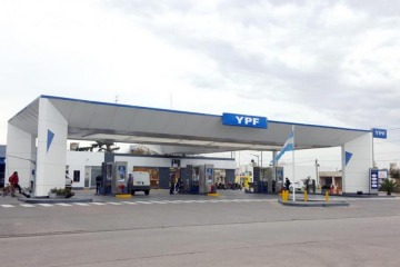 Foto de Tras el "congelamiento" de YPF, prev�n un salto del combustible de entre 15 y 20%