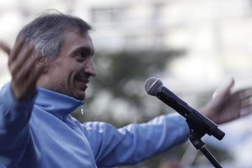 Foto de M�ximo Kirchner apunt� contra los �dialoguistas� en medio de la marcha universitaria