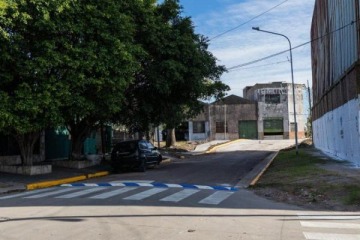 Foto de El Municipio de Lan�s abri� la calle Liniers en su intersecci�n con Darragueira