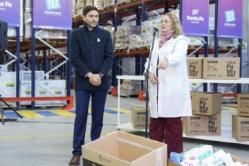 Foto de Pullaro cruz� a Milei por el ajuste en salud: �Ac� est� la caja vac�a que nos dej� Naci�n�