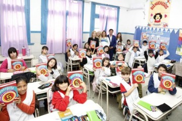 Foto de El Municipio de La Matanza entreg� m�s de 1 mill�n de libros y manuales a estudiantes del distrito 