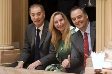 Foto de "En estos d�as": Sin definiciones concretas, Santilli afirm� que Adorni presentar� su declaraci�n jurada 