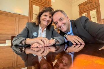 Foto de Tel�fono para Adorni: Bullrich anticip� la presentaci�n de su declaraci�n jurada