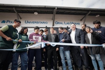 Foto de Kicillof inaugur� el Polo Universitario de General Las Heras y entreg� netbooks a estudiantes del distrito