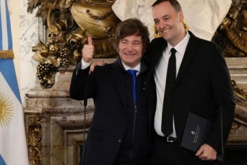 Foto de Milei recibi� a Adorni en Olivos: "monitoreo de gesti�n" para disimular la crisis