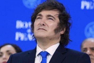 Foto de Milei y Caputo desembarcan en un foro empresario en plena tensi�n econ�mica: los detalles