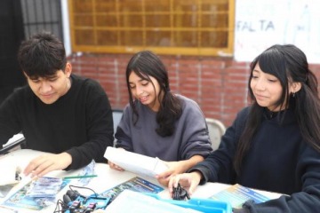 Foto de El Municipio de La Matanza fortalece la ense�anza en rob�tica e inteligencia artificial en escuelas secundarias