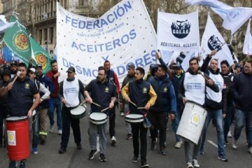 Foto de Tras una oferta salarial del 0%, aceiteros fueron al paro y el Gobierno dict� conciliaci�n obligatoria