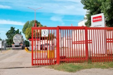 Foto de Sueldos sin pagar, cheques rechazados y una deuda multimillonaria: la crisis golpea a L�cteos Ver�nica