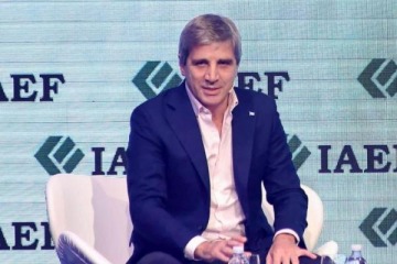 Foto de Ante empresarios, Caputo anunci� un nuevo proyecto de Inocencia Fiscal e insisti� con los "d�lares del colch�n"