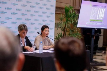 Foto de Mayra Mendoza present� la "Ley Ema" para prevenir la violencia digital en las escuelas bonaerenses