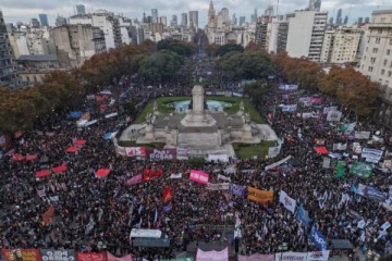 Foto de Ni Una Menos colm� Plaza de Mayo con fuertes cr�ticas al Gobierno Nacional: "Avanza sobre nuestros derechos"