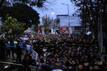 Foto de Tras el multitudinario velatorio del Indio Solari, la familia continuar� su despedida en la estricta privacidad