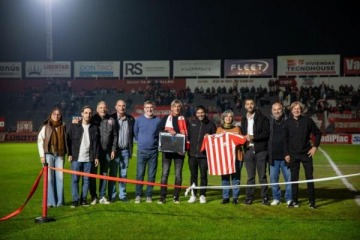 Foto de El Municipio de Lan�s inaugur� un nuevo sistema lum�nico en el estadio del Club Talleres