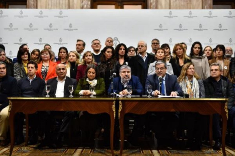  Legisladores peronistas reclamaron la liberaci�n de Cristina Kirchner y enviaron una carta a la Corte