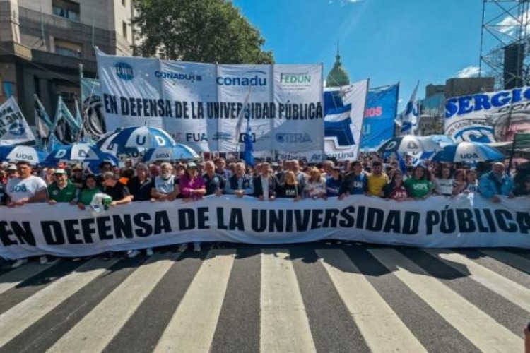  El Gobierno y las universidades sellaron un acuerdo, pero contin�a la demanda en la Corte
