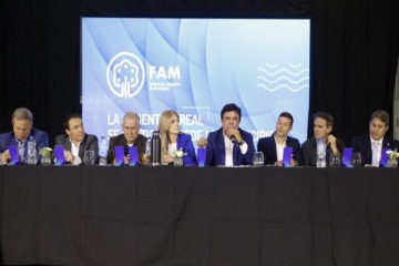 Foto de Espinoza encabez� el Encuentro Federal de la Federaci�n Argentina de Municipios en Santa Fe