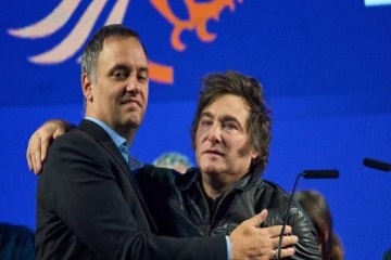Foto de �Qued� claro�: la defensa de Milei a Adorni tras confesar que "ahorr� en negro"