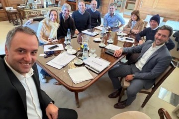 Foto de Adorni reuni� a la mesa pol�tica y anunci� que ir� al Congreso el mes que viene para presentar el informe de gesti�n