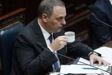  Crece la presi�n sobre Adorni: la oposici�n busca interpelarlo mientras anuncia su informe ante el Senado