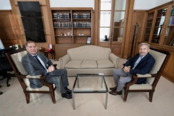 Foto de Santilli sale a buscar apoyos para la reforma electoral y suma a Frigerio a la mesa de negociaci�n