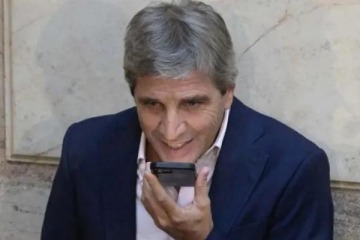 Foto de Luis Caputo difundi� una fake news sobre el Mundial 2026, tuvo que retractarse y qued� expuesto en las redes