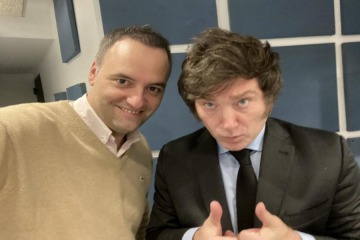 Foto de En medio de la presi�n para que Adorni deje su cargo, Milei lo recibi� en Olivos