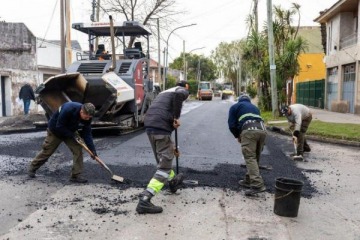 Foto de El Municipio de Lan�s avanza con la ejecuci�n del Plan de Pavimentaci�n 2026-2027
