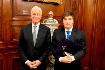 Foto de El JP Morgan presiona otra vez a Milei: alerta por los vencimientos de deuda en d�lares de 2027