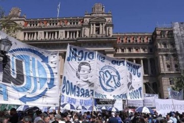 Foto de El Gobierno acelera una revisi�n masiva de convenios colectivos y crece la tensi�n con los gremios