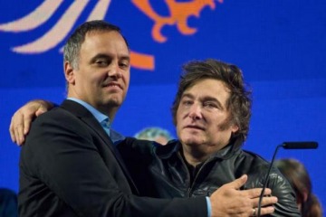Foto de A capa y espada: Javier Milei habl� de la salida de Manuel Adorni y asegur� que "sigo confiando en su inocencia"