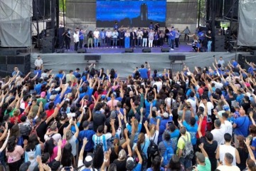 Foto de Estudio se�ala que 1 de cada 3 j�venes no tiene religi�n y que los evang�licos fueron el voto clave de Milei en 2023