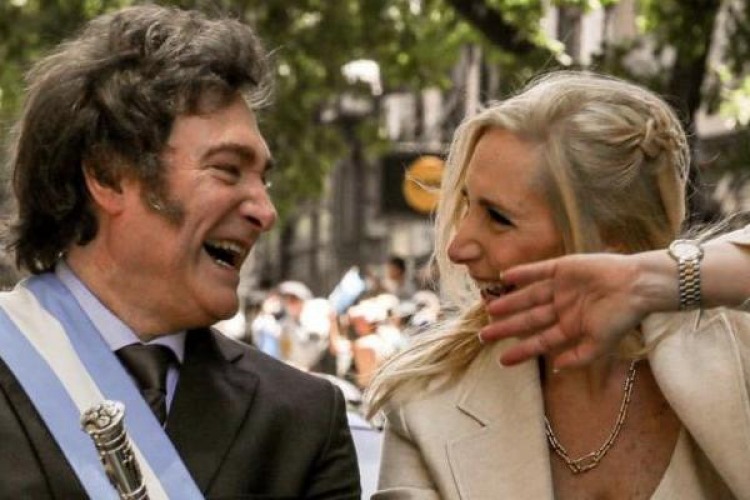  "Los hermanos sean (los �nicos) unidos"': Milei y Karina buscan reordenar La Libertad Avanza tras la salida de Adorni