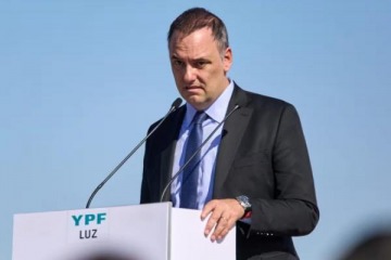 Foto de Adorni complet� su salida de la gesti�n y renunci� oficialmente al directorio de YPF en medio de la causa por enriquecimiento il�cito