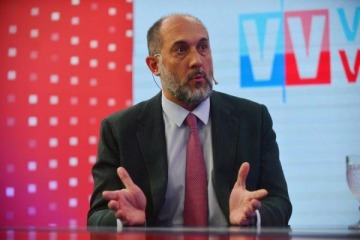 Foto de Pol�mica en C�rdoba: el ministro de Econom�a realiz� un viaje oficial con su esposa y lo comparan con Adorni