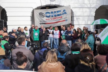 Foto de Paro y movilizaci�n en la CNEA por despidos: denuncian el desmantelamiento del organismo