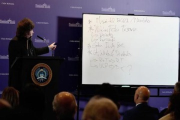 Foto de Milei reuni� a los legisladores libertarios para exponer los detalles sobre la reforma de la Carta Org�nica del BCRA