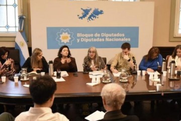 Foto de Uni�n por la Patria denunci� un "cientificidio" y respald� la marcha contra los despidos en el Conicet y la CNEA
