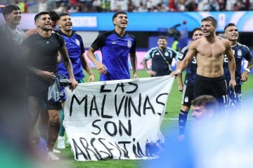 Foto de La repudiable provocaci�n del Gobierno ingl�s a la Scaloneta tras levantar la bandera de Malvinas: �Son nuestras�