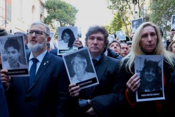 Foto de Javier Milei particip� del acto por el 32� aniversario del atentado a la AMIA